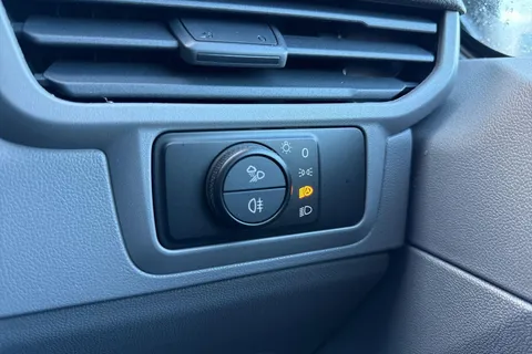 PF75AUV Volkswagen Transporter 2.0 TDI 170 Commerce Pro Van Auto Thumbnail #24