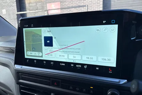 PJ75YDH Volkswagen Transporter 2.0 TDI 110 Commerce Pro Van Thumbnail #32