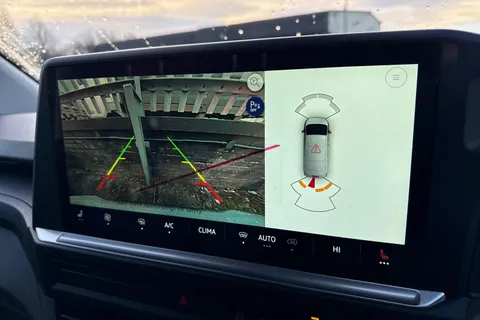 PF75AUV Volkswagen Transporter 2.0 TDI 170 Commerce Pro Van Auto Thumbnail #32