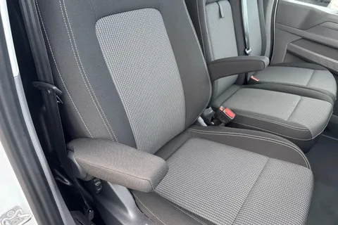 PJ75WBV Volkswagen Transporter 2.0 TDI 110 Commerce Pro Van Thumbnail #35