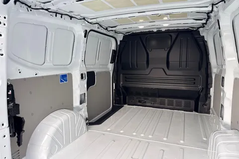 PJ75WBV Volkswagen Transporter 2.0 TDI 110 Commerce Pro Van Thumbnail #38