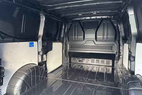 PF75AUV Volkswagen Transporter 2.0 TDI 170 Commerce Pro Van Auto Thumbnail #39