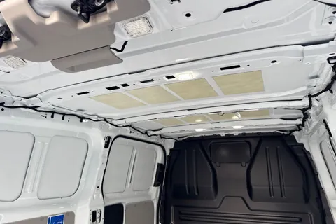 PJ75WBV Volkswagen Transporter 2.0 TDI 110 Commerce Pro Van Thumbnail #39