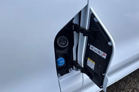 PJ75WBV Volkswagen Transporter 2.0 TDI 110 Commerce Pro Van Thumbnail #40