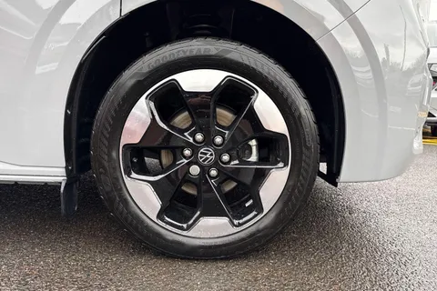 BT75EVK Volkswagen Transporter 2.0 TDI 150 Commerce Pro Van Thumbnail #6