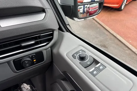 BT75EOV Volkswagen Transporter 2.0 TDI 150 Commerce Pro Van Thumbnail #17