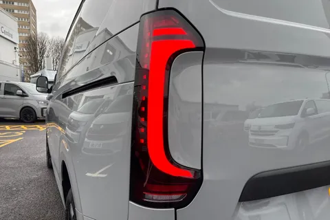 BT75EVK Volkswagen Transporter 2.0 TDI 150 Commerce Pro Van Thumbnail #26