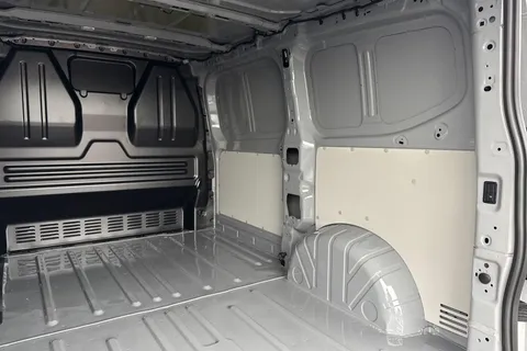 BT75EOV Volkswagen Transporter 2.0 TDI 150 Commerce Pro Van Thumbnail #32