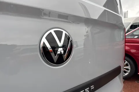 BT75EVK Volkswagen Transporter 2.0 TDI 150 Commerce Pro Van Thumbnail #30