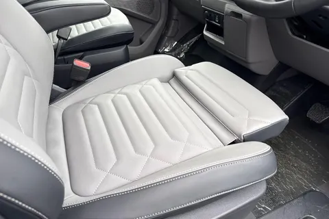 BT75EOV Volkswagen Transporter 2.0 TDI 150 Commerce Pro Van Thumbnail #38