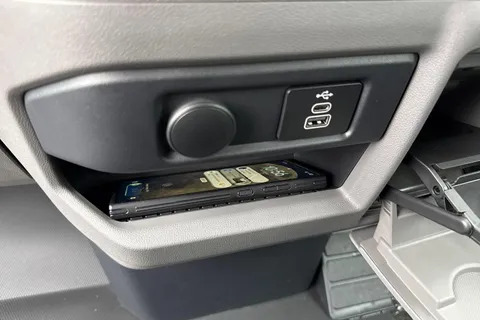 BT75EVK Volkswagen Transporter 2.0 TDI 150 Commerce Pro Van Thumbnail #45