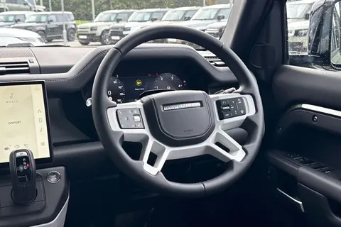 Land Rover Defender 3.0 D250 X-Dynamic HSE 110 5dr Auto Thumbnail #18