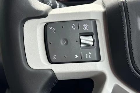  Land Rover Defender 3.0 D250 X-Dynamic HSE 110 5dr Auto Thumbnail #22
