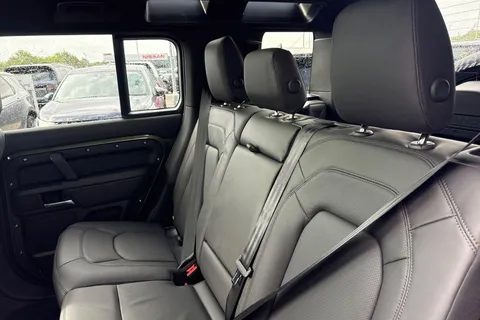  Land Rover Defender 3.0 D250 X-Dynamic HSE 110 5dr Auto Thumbnail #27