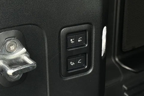  Land Rover Defender 3.0 D250 X-Dynamic HSE 110 5dr Auto Thumbnail #29