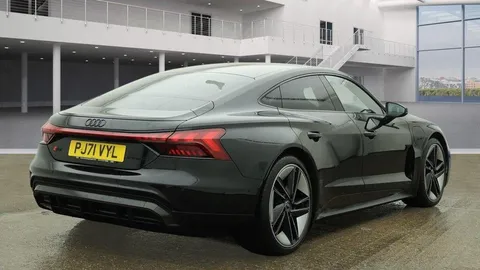 PJ71VYL Audi RS e-tron GT 475kW Quattro 93kWh Carbon Vorsprung 4dr Auto Thumbnail #4