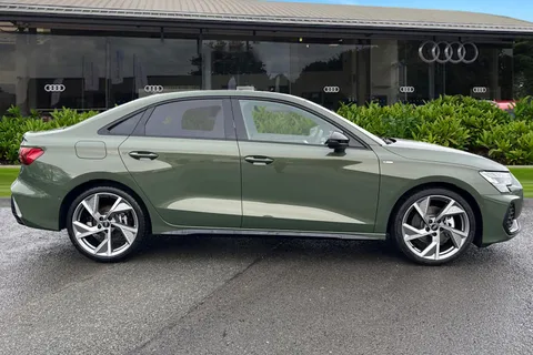  Audi A3 1.5 TFSI Black Edition S Tronic Euro 6 (s/s) 4dr Thumbnail #4