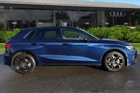 LR75CKU Audi A3 Black Edition 40 TFSI e  204 PS S tronic Thumbnail #4