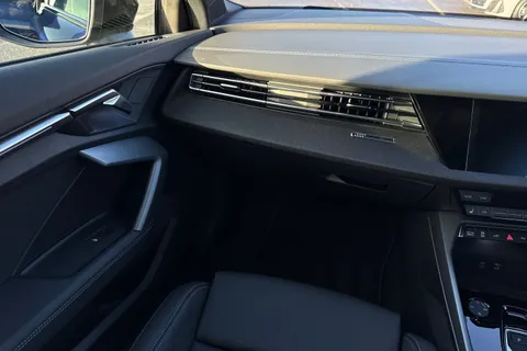 LR75CKU Audi A3 Black Edition 40 TFSI e  204 PS S tronic Thumbnail #21