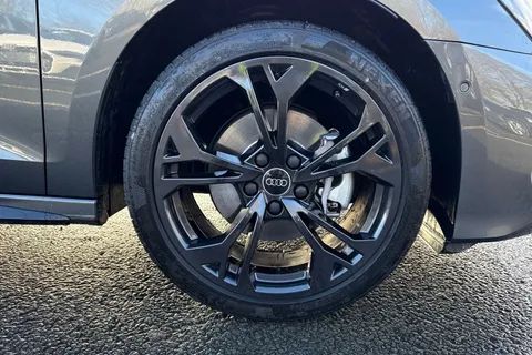 LR75CYG Audi A3 40 TFSI e Black Edition 5dr S Tronic Thumbnail #12