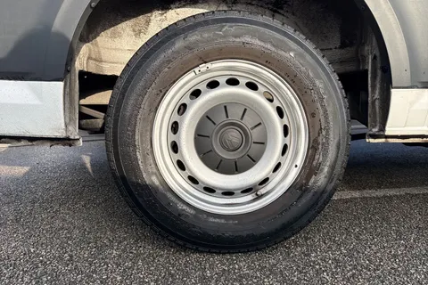 DG25EKO Volkswagen Crafter 2.0 TDI 140PS Commerce High Roof Van Thumbnail #10