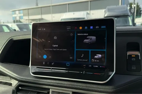 DG25EKO Volkswagen Crafter 2.0 TDI 140PS Commerce High Roof Van Thumbnail #16