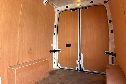 DG25EKO Volkswagen Crafter 2.0 TDI 140PS Commerce High Roof Van Thumbnail #18