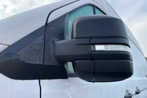 DG25EKO Volkswagen Crafter 2.0 TDI 140PS Commerce High Roof Van Thumbnail #26