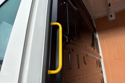 DG25EKO Volkswagen Crafter 2.0 TDI 140PS Commerce High Roof Van Thumbnail #30