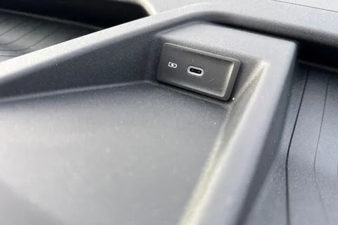 DG25EKO Volkswagen Crafter 2.0 TDI 140PS Commerce High Roof Van Thumbnail #37