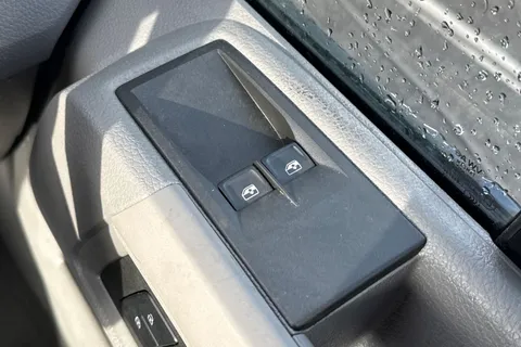 DG25EKO Volkswagen Crafter 2.0 TDI 140PS Commerce High Roof Van Thumbnail #41