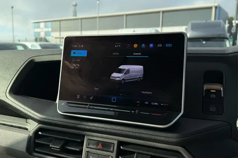 DG25EKO Volkswagen Crafter 2.0 TDI 140PS Commerce High Roof Van Thumbnail #51