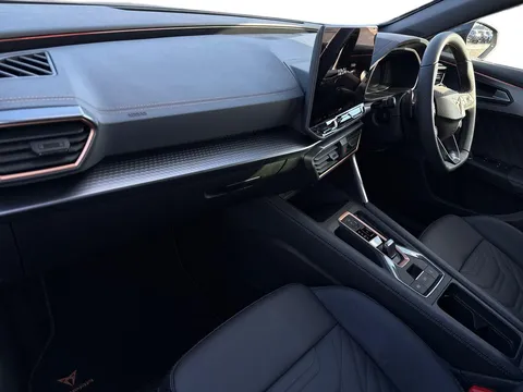 KY75FMM CUPRA Formentor 1.5 eTSI 150 V3 5dr DSG, **DELIVERY MILEAGE** Thumbnail #8