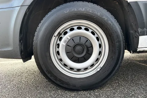 DG25EFO Volkswagen Crafter 2.0 TDI 140PS Commerce High Roof Van Thumbnail #12