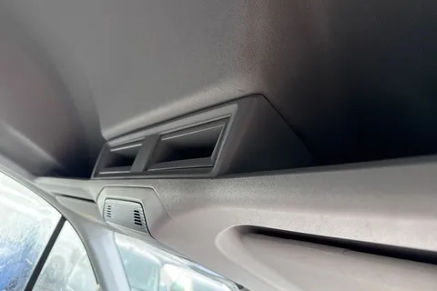 DG25EFO Volkswagen Crafter 2.0 TDI 140PS Commerce High Roof Van Thumbnail #32