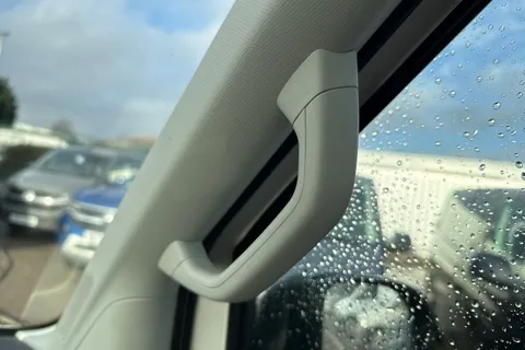 DG25EFO Volkswagen Crafter 2.0 TDI 140PS Commerce High Roof Van Thumbnail #42