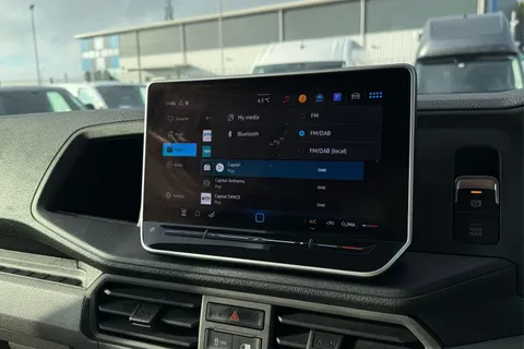 DG25EFO Volkswagen Crafter 2.0 TDI 140PS Commerce High Roof Van Thumbnail #48