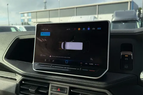 DG25EFO Volkswagen Crafter 2.0 TDI 140PS Commerce High Roof Van Thumbnail #49