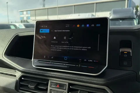 DG25EFO Volkswagen Crafter 2.0 TDI 140PS Commerce High Roof Van Thumbnail #50