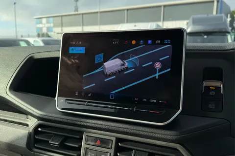 DG25EFO Volkswagen Crafter 2.0 TDI 140PS Commerce High Roof Van Thumbnail #52