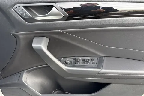MM72EAG Volkswagen T-Roc 1.5 TSI R-Line 5dr Thumbnail #21