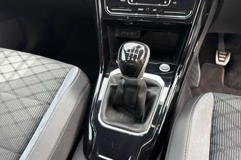 MM72EAG Volkswagen T-Roc 1.5 TSI R-Line 5dr Thumbnail #23