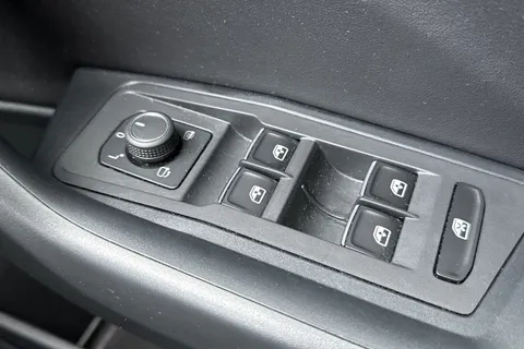 MM72EAG Volkswagen T-Roc 1.5 TSI R-Line 5dr Thumbnail #40