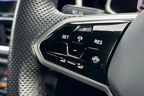 MM72EAG Volkswagen T-Roc 1.5 TSI R-Line 5dr Thumbnail #46