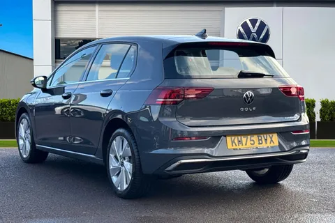 KM75BVX Volkswagen Golf 1.5 TSI 204 Style eHybrid 5dr DSG Thumbnail #3