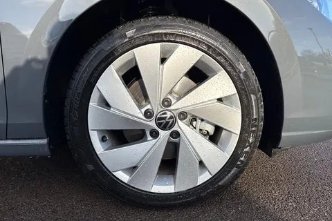 KM75BVX Volkswagen Golf 1.5 TSI 204 Style eHybrid 5dr DSG Thumbnail #10