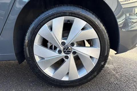 KM75BVX Volkswagen Golf 1.5 TSI 204 Style eHybrid 5dr DSG Thumbnail #11