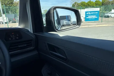 DA25FKH Volkswagen Caddy C20 Cargo Commerce Pro SWB 122 PS 2.0 TDI 7sp DSG Thumbnail #20