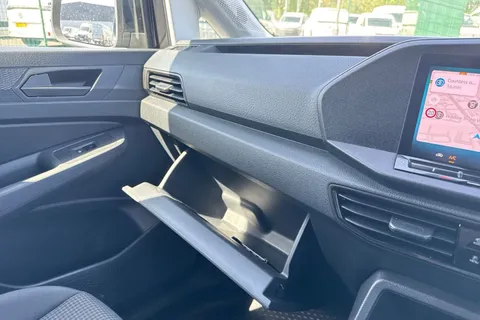 DA25FKH Volkswagen Caddy C20 Cargo Commerce Pro SWB 122 PS 2.0 TDI 7sp DSG Thumbnail #35