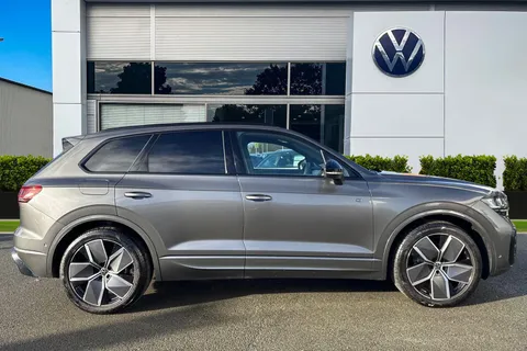 3 of 50 for Volkswagen Touareg 3.0 V6 TDI 4Motion 286 black Edition 5dr Tip Auto | Tow Bar | Heated Seats